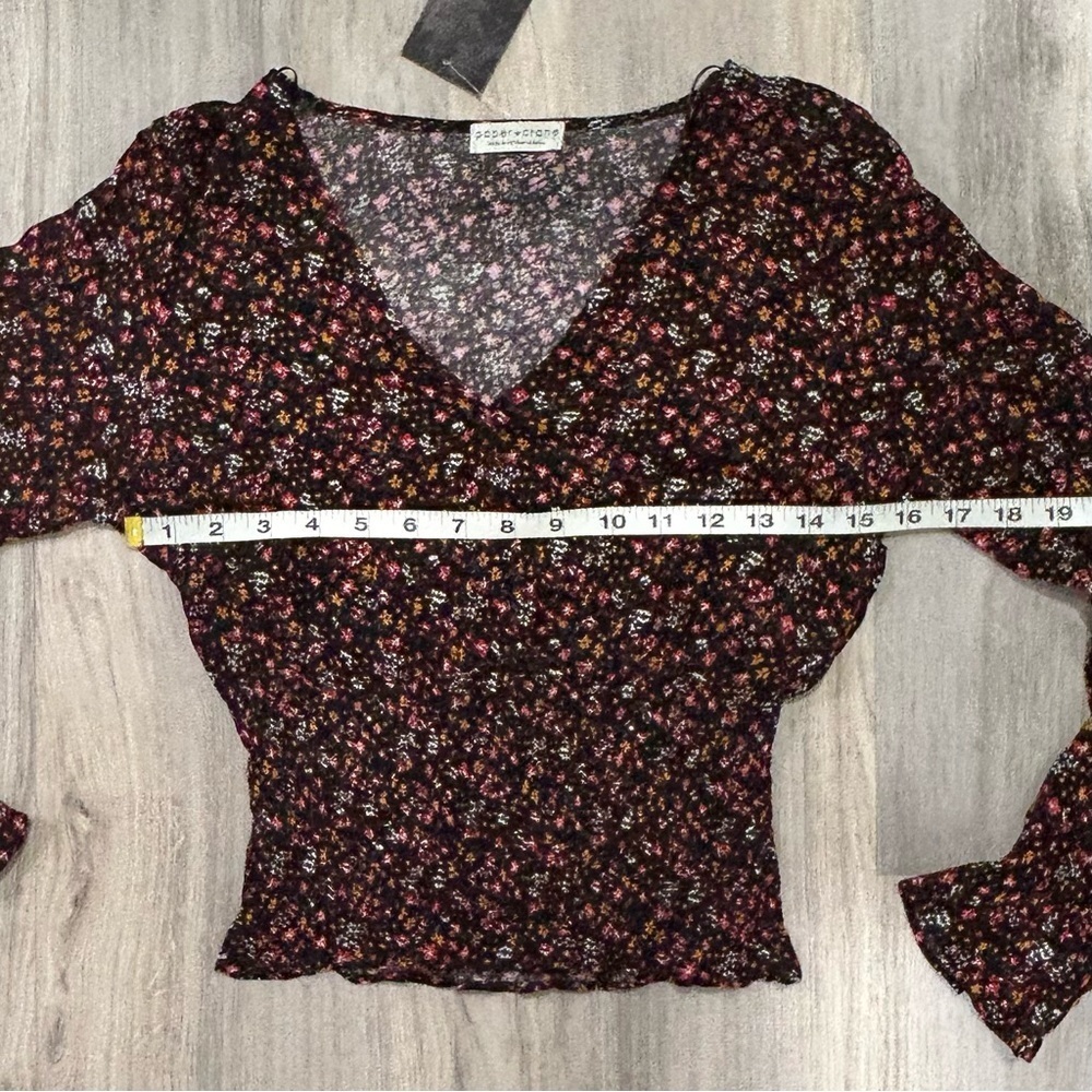 NWT Paper Crane Long Sleeve V Neck Smocked Peasant Top Black Floral Size XS - Picture 4 of 6